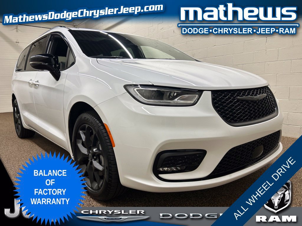 Used 2025 Chrysler Pacifica Limited w/ Trailer Tow Group