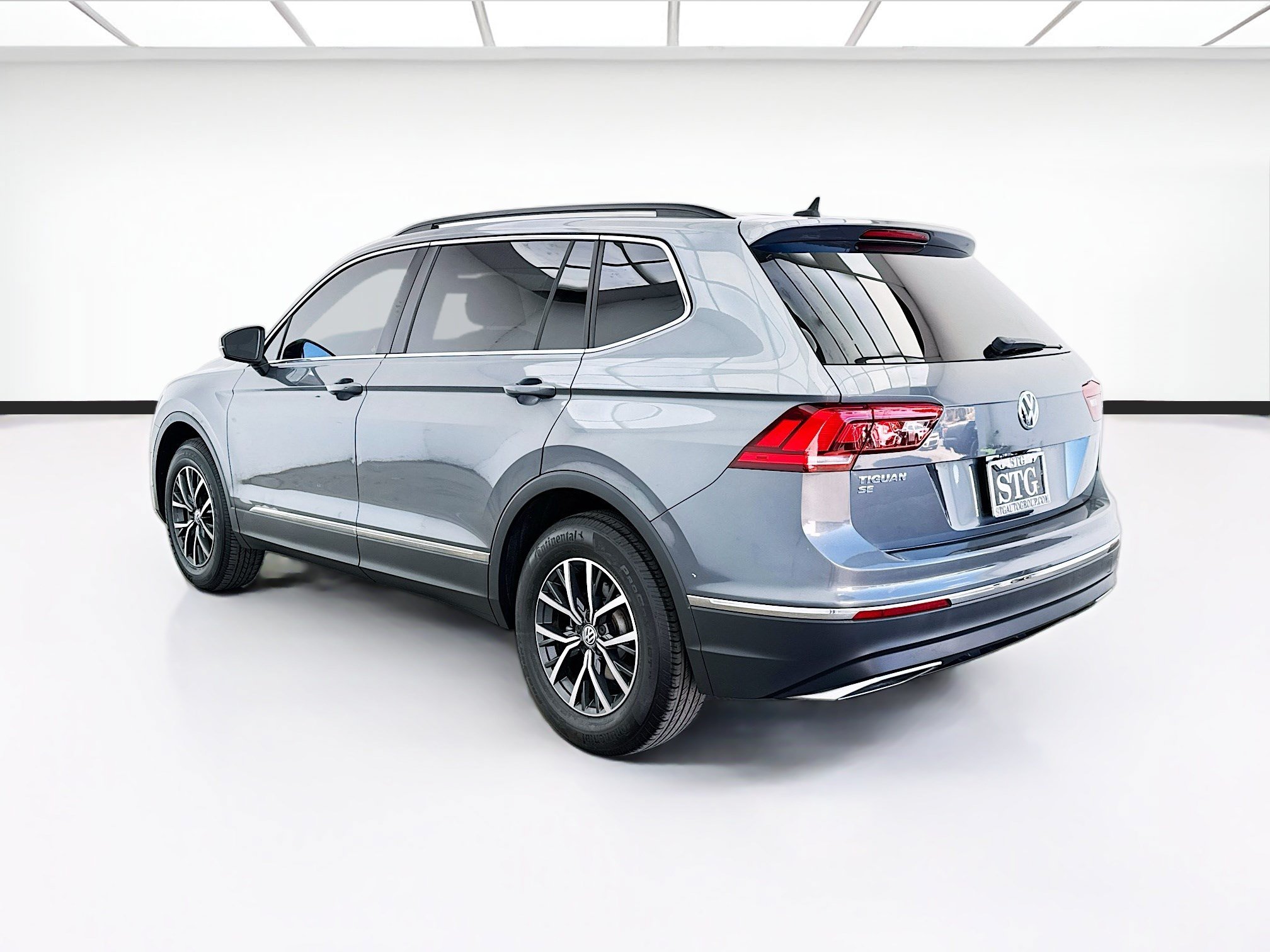 Used 2020 Volkswagen Tiguan SE w/ Panoramic Sunroof Package FWD image 6