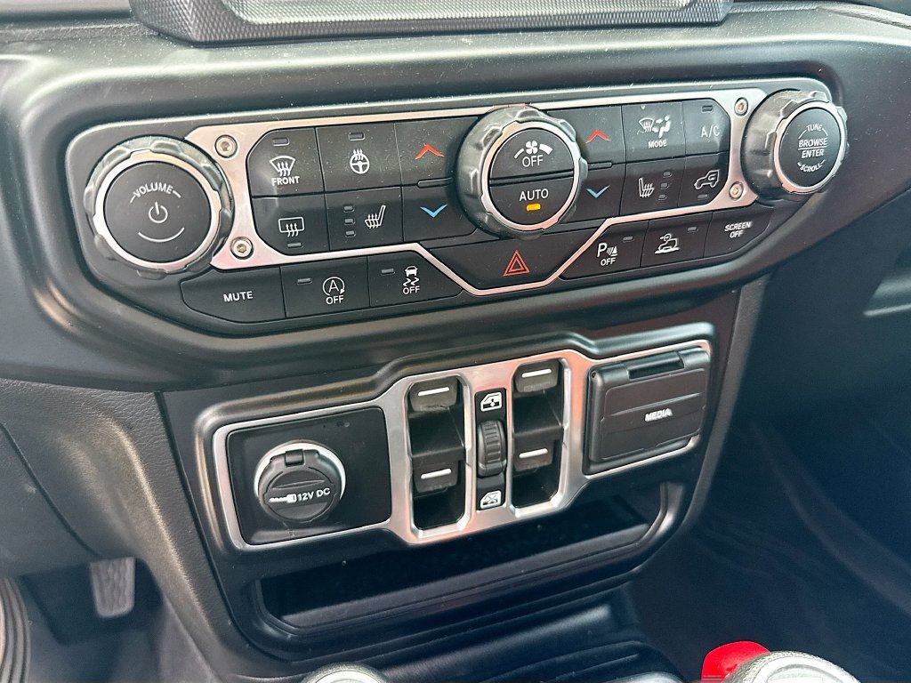 Used 2022 Jeep Wrangler Unlimited Sahara w/ Cold Weather Group AWD/4WD image 17