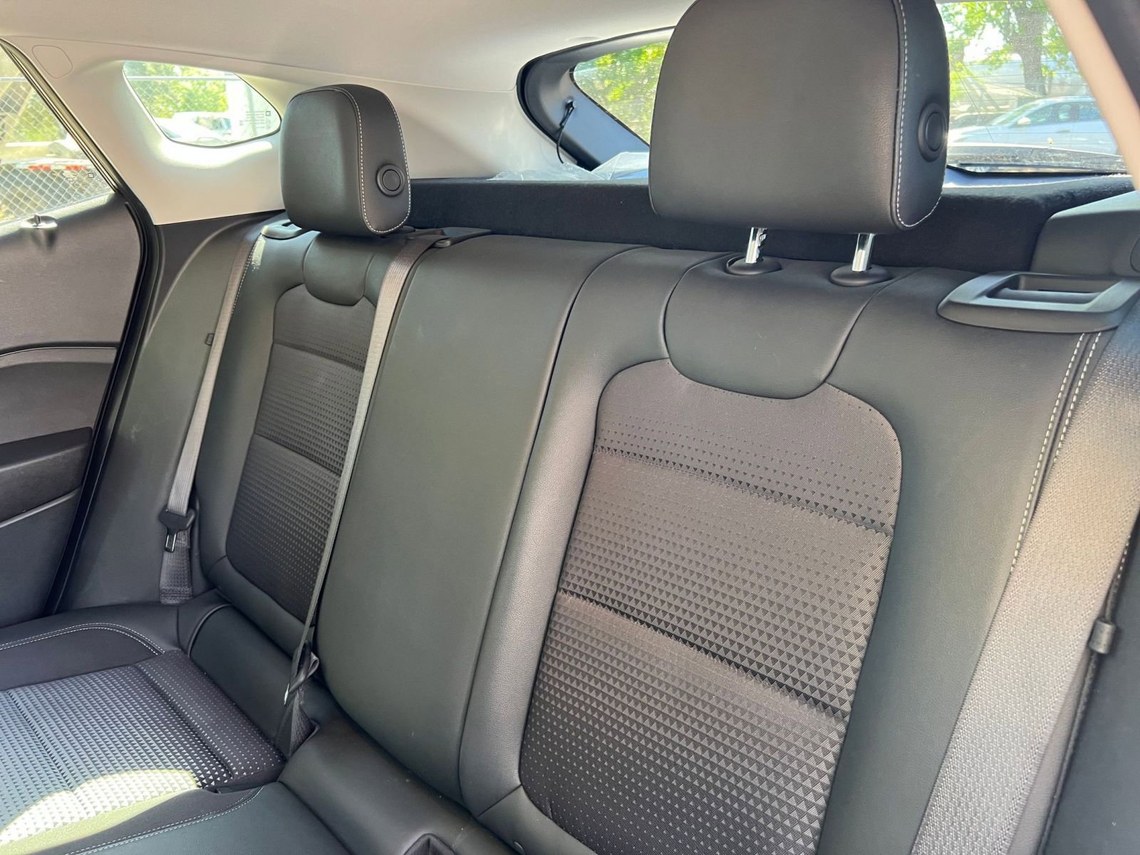 Used 2025 Chevrolet Trax LT w/ LT Convenience Package image 33