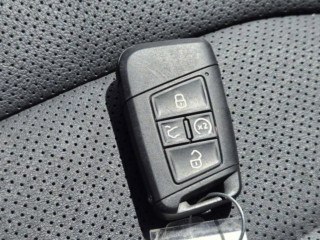 Used 2023 Volkswagen Taos SEL AWD/4WD image 29
