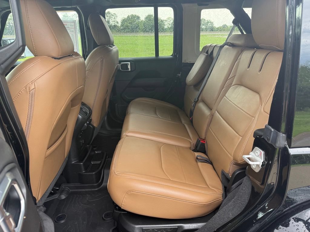 Used 2023 Jeep Wrangler Unlimited Sahara w/ Cold Weather Group AWD/4WD image 15