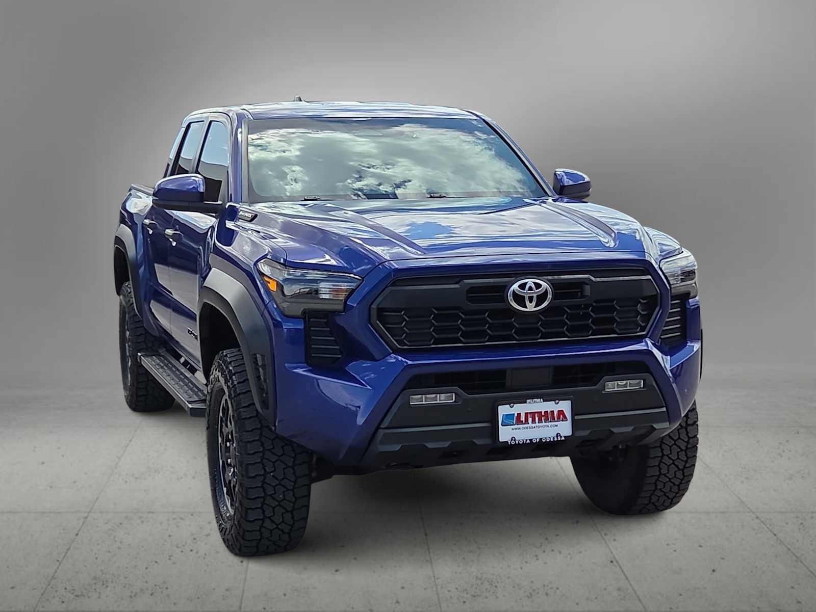 Used 2025 Toyota Tacoma TRD Off-Road w/ TRD Off Road Upgrade Package AWD/4WD image 3