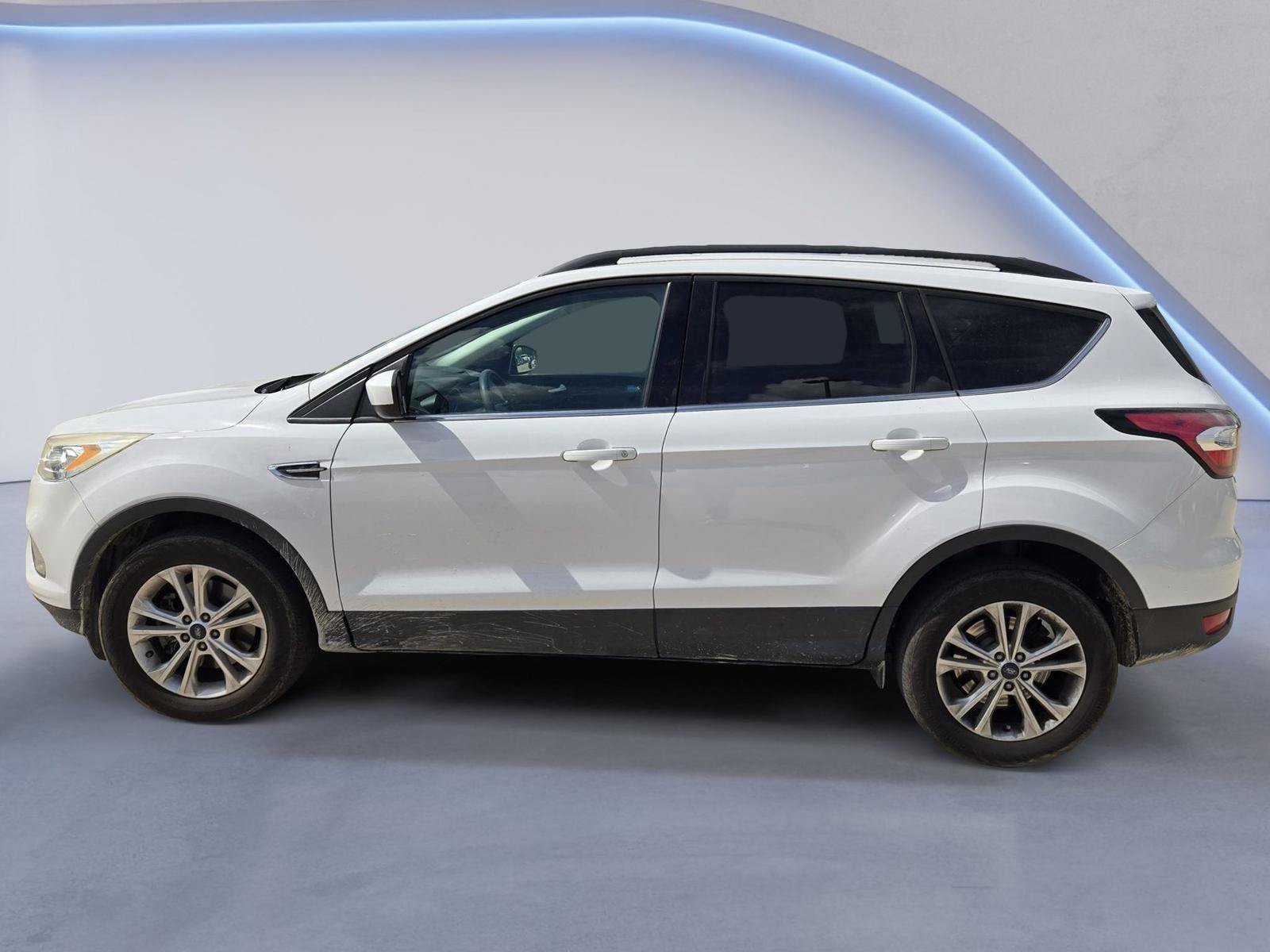 Used 2017 Ford Escape SE w/ Equipment Group 201A AWD/4WD image 5