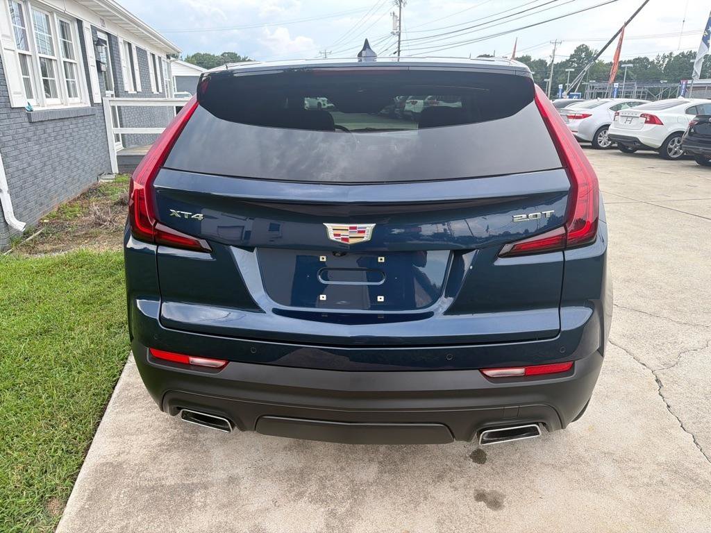 Used 2019 Cadillac XT4 Luxury w/ Cold Weather Package FWD image 10