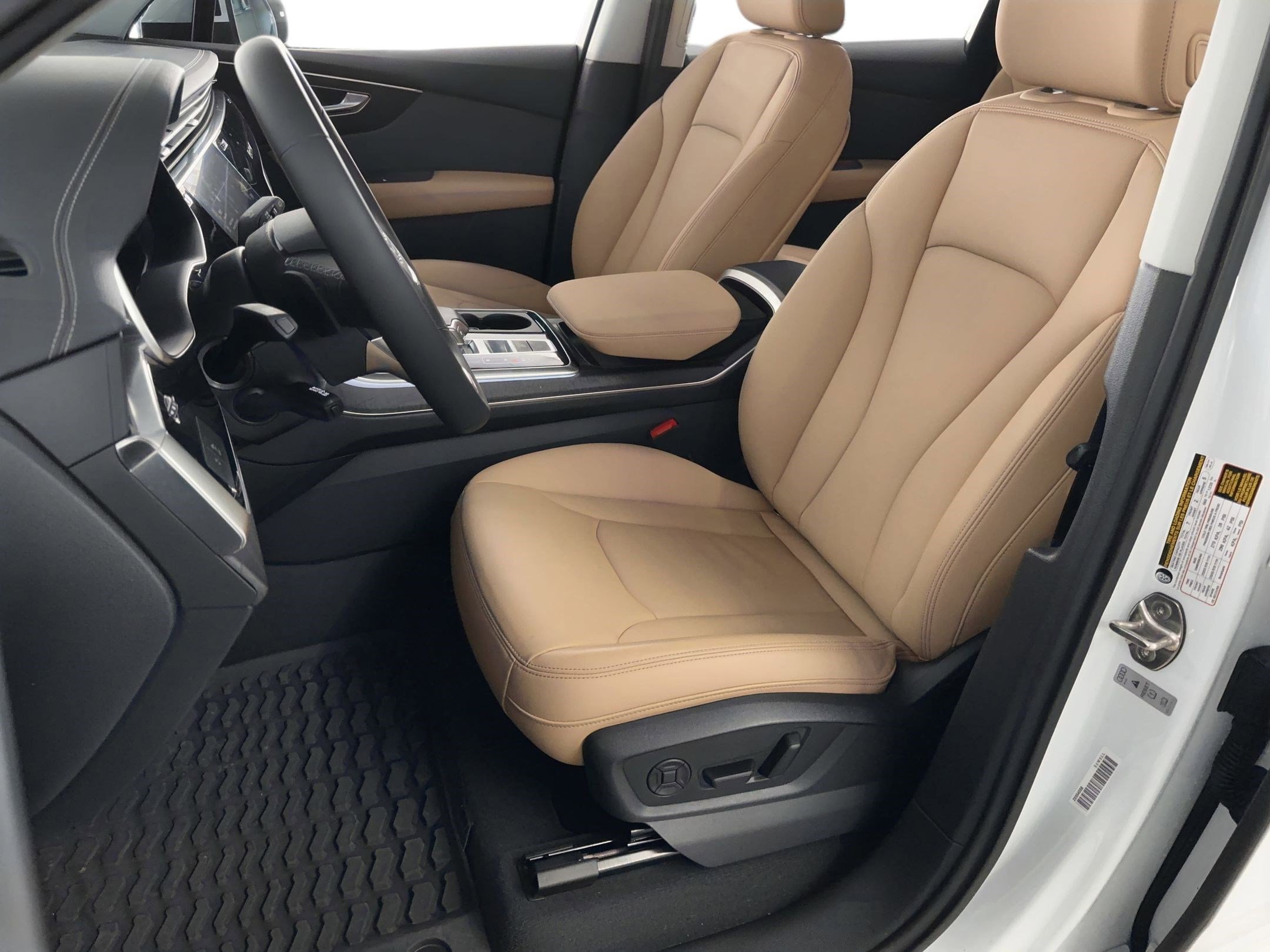 Certified 2025 Audi Q7 3.0T Premium w/ Convenience Package AWD/4WD image 5