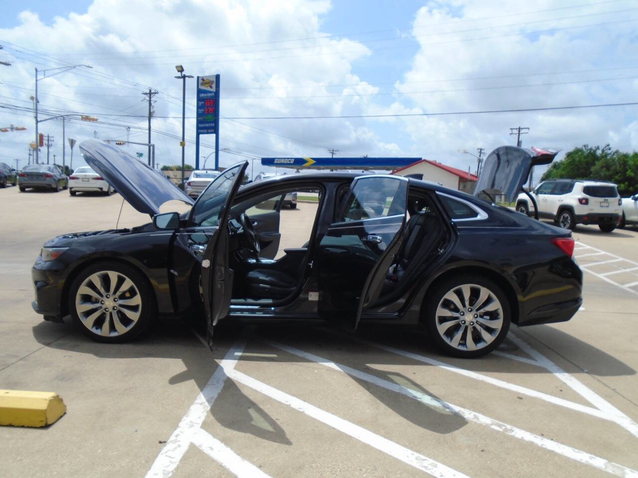 Used 2018 Chevrolet Malibu Premier w/ Premier Sun and Wheel Package FWD image 25