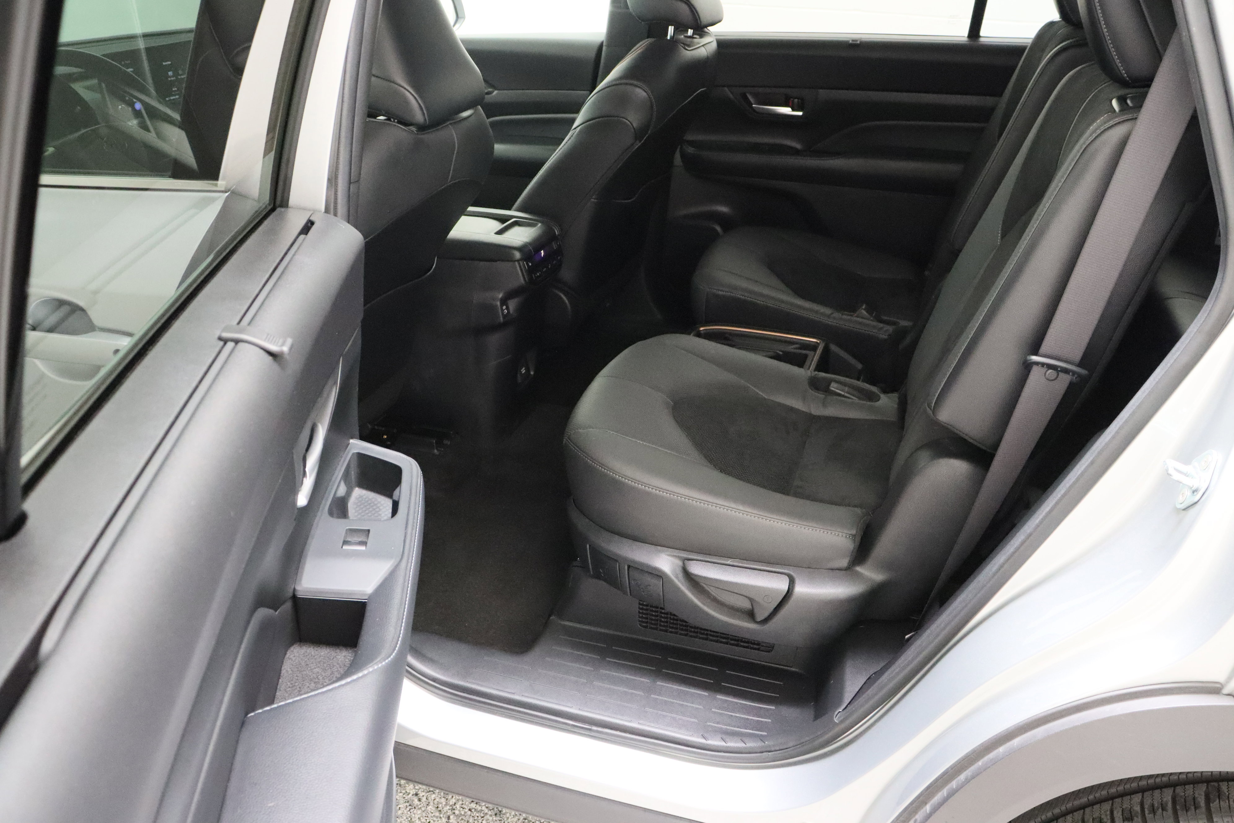 Used 2024 Toyota Grand Highlander AWD Hybrid image 29