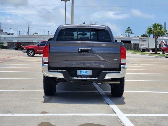Used 2017 Toyota Tacoma SR5 w/ Tow Package RWD image 6