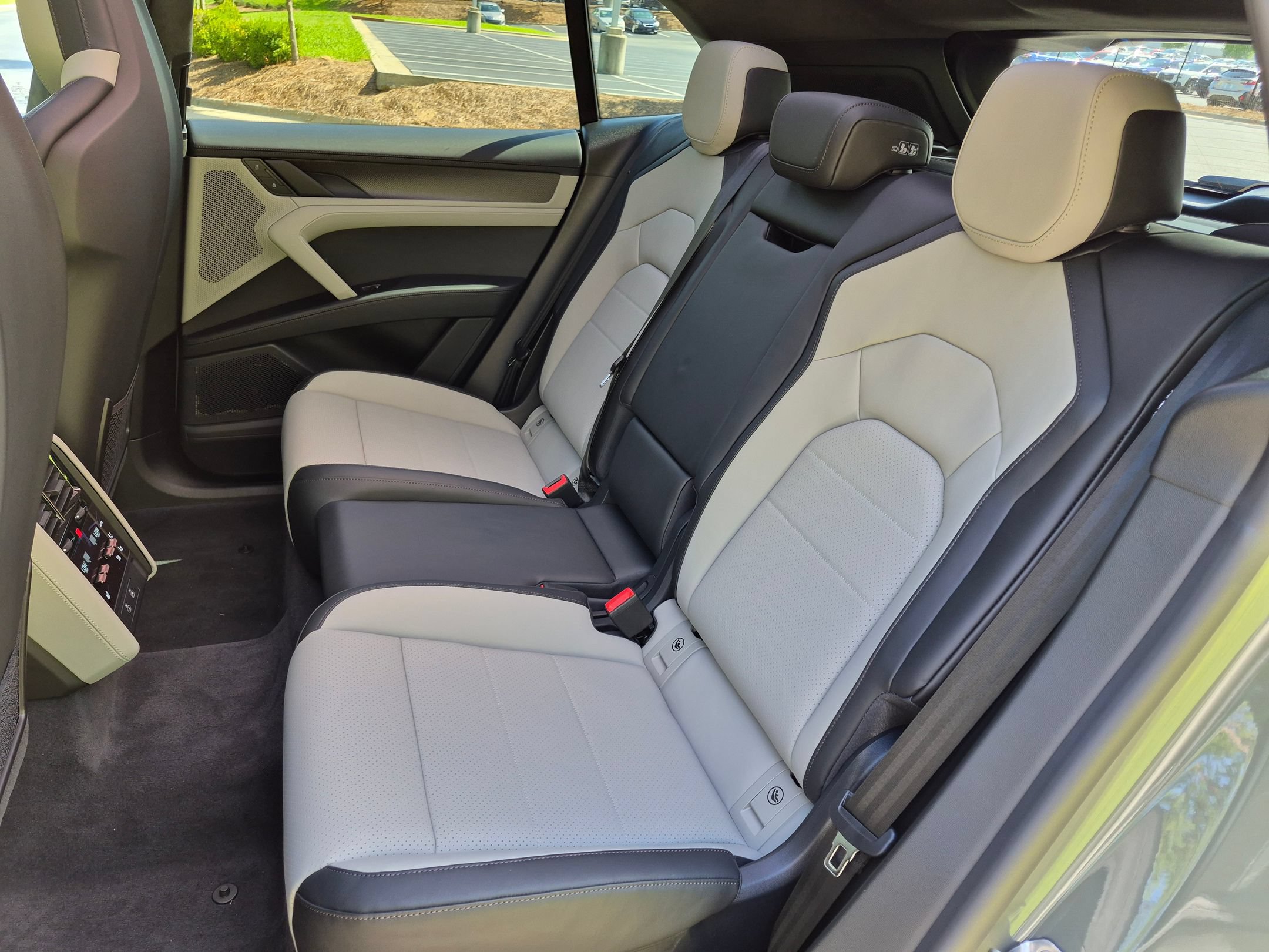 New 2026 Porsche Cayenne Turbo Electric AWD/4WD image 26