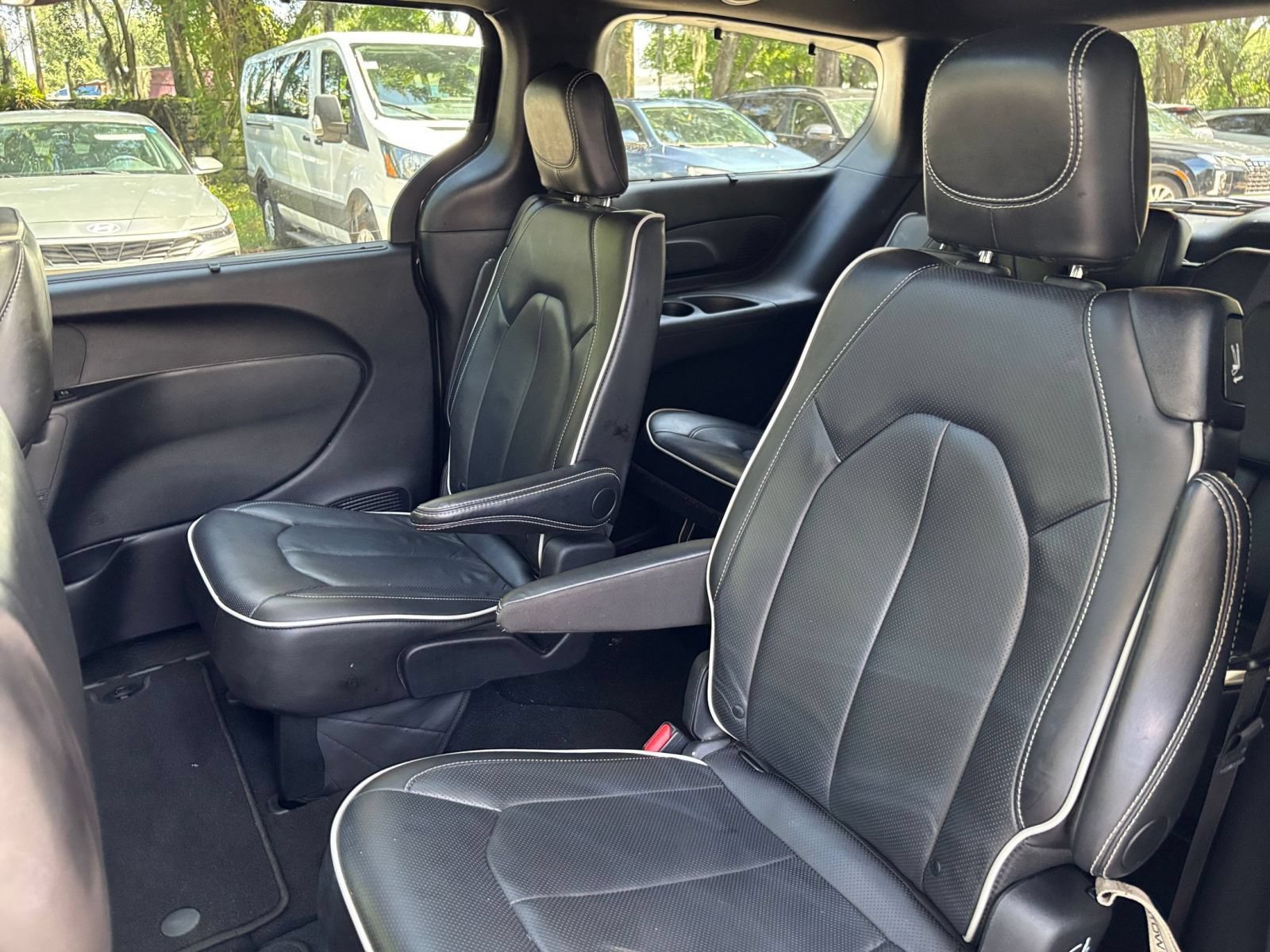 Used 2025 Chrysler Pacifica Limited FWD image 42