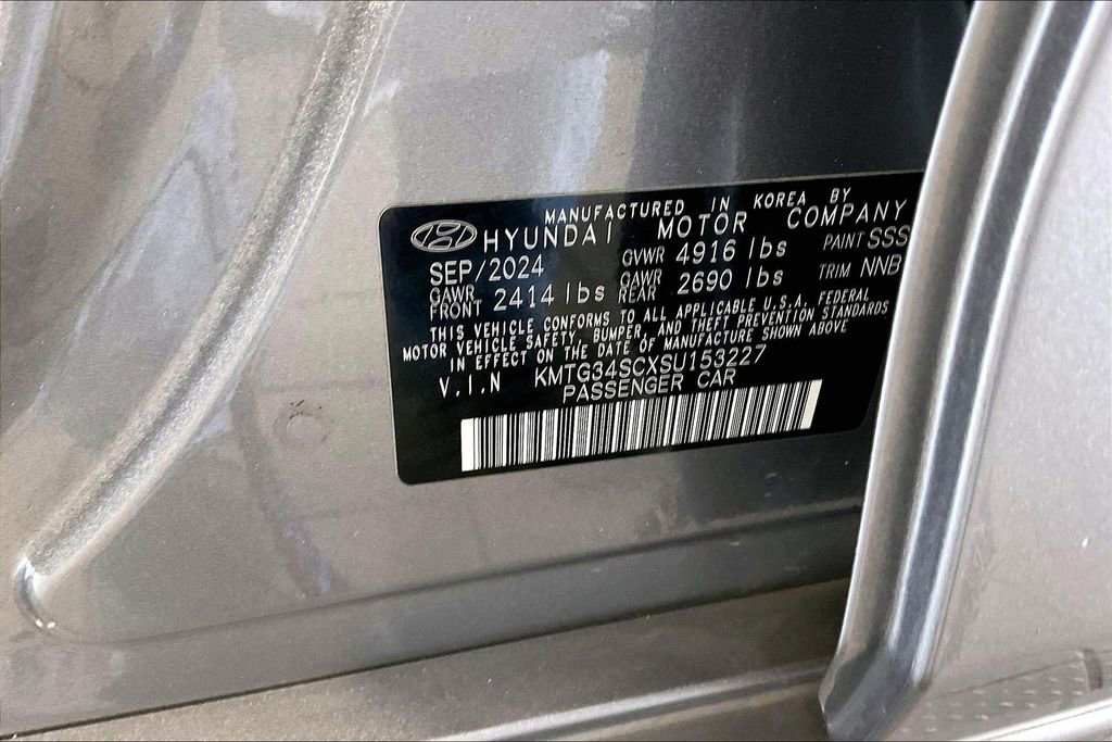 Used 2025 Genesis G70 2.5T AWD/4WD image 36