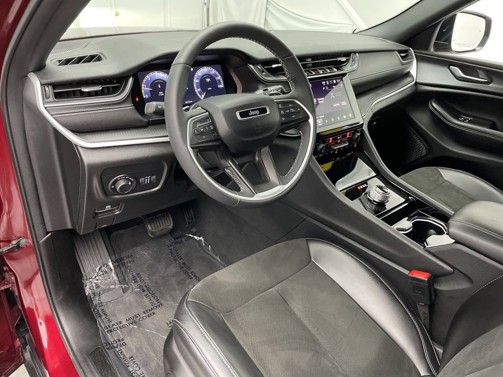 Used 2023 Jeep Grand Cherokee Altitude image 16