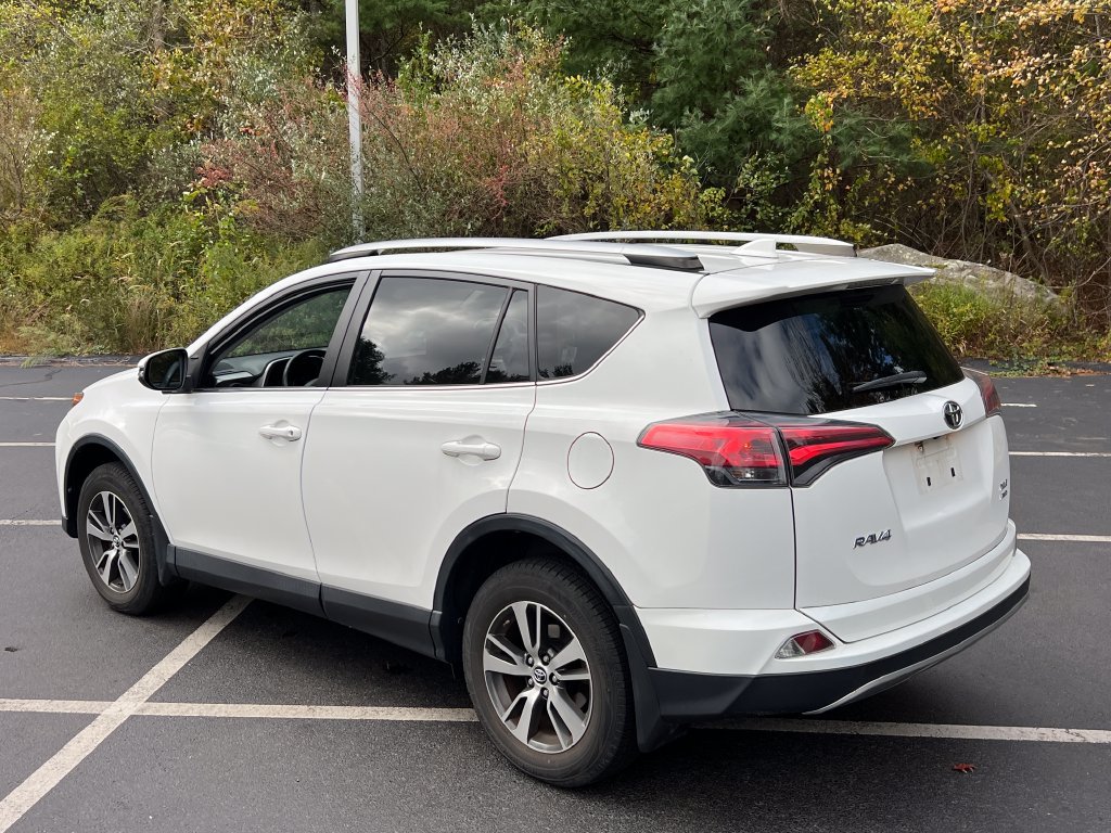 Used 2018 Toyota RAV4 XLE AWD/4WD image 36