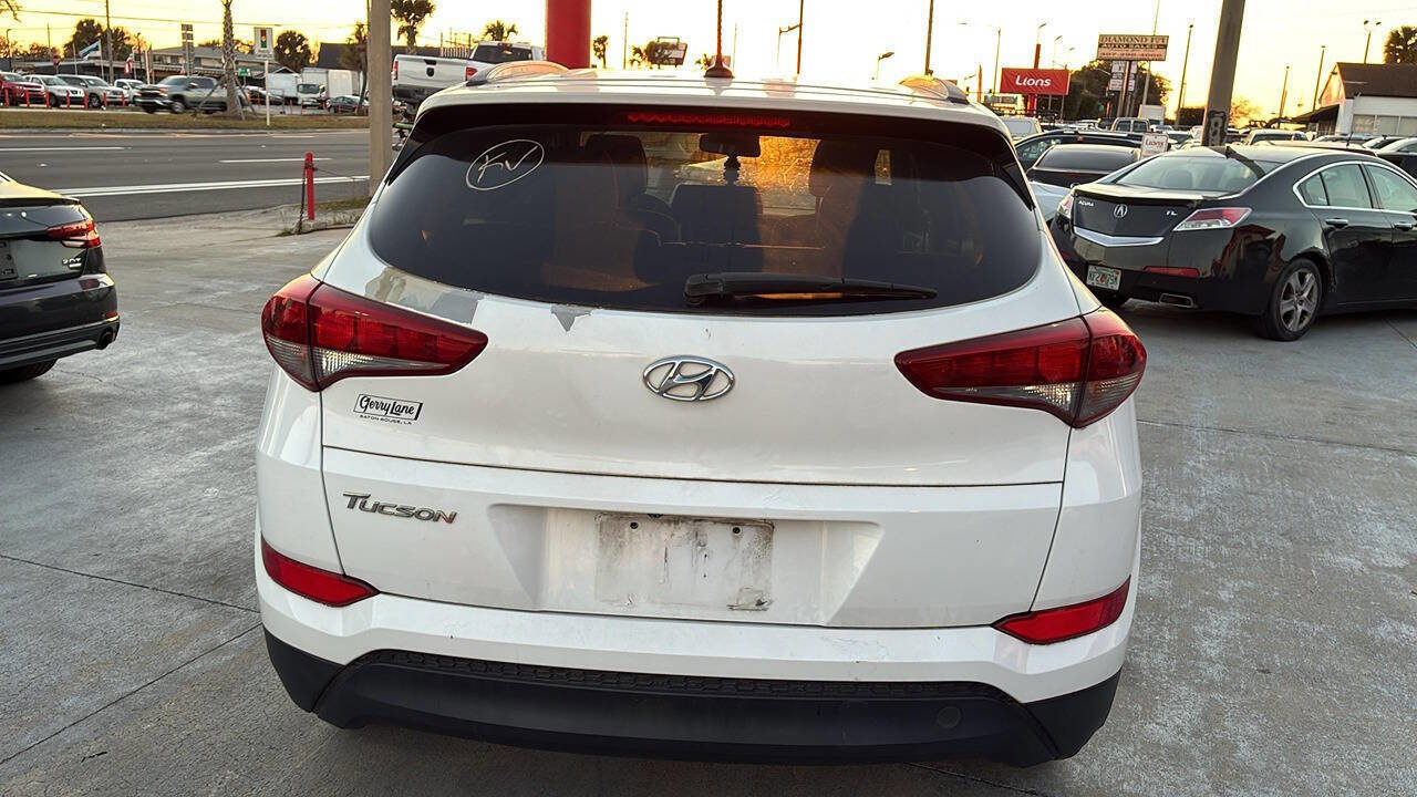 Used 2017 Hyundai Tucson SE image 2