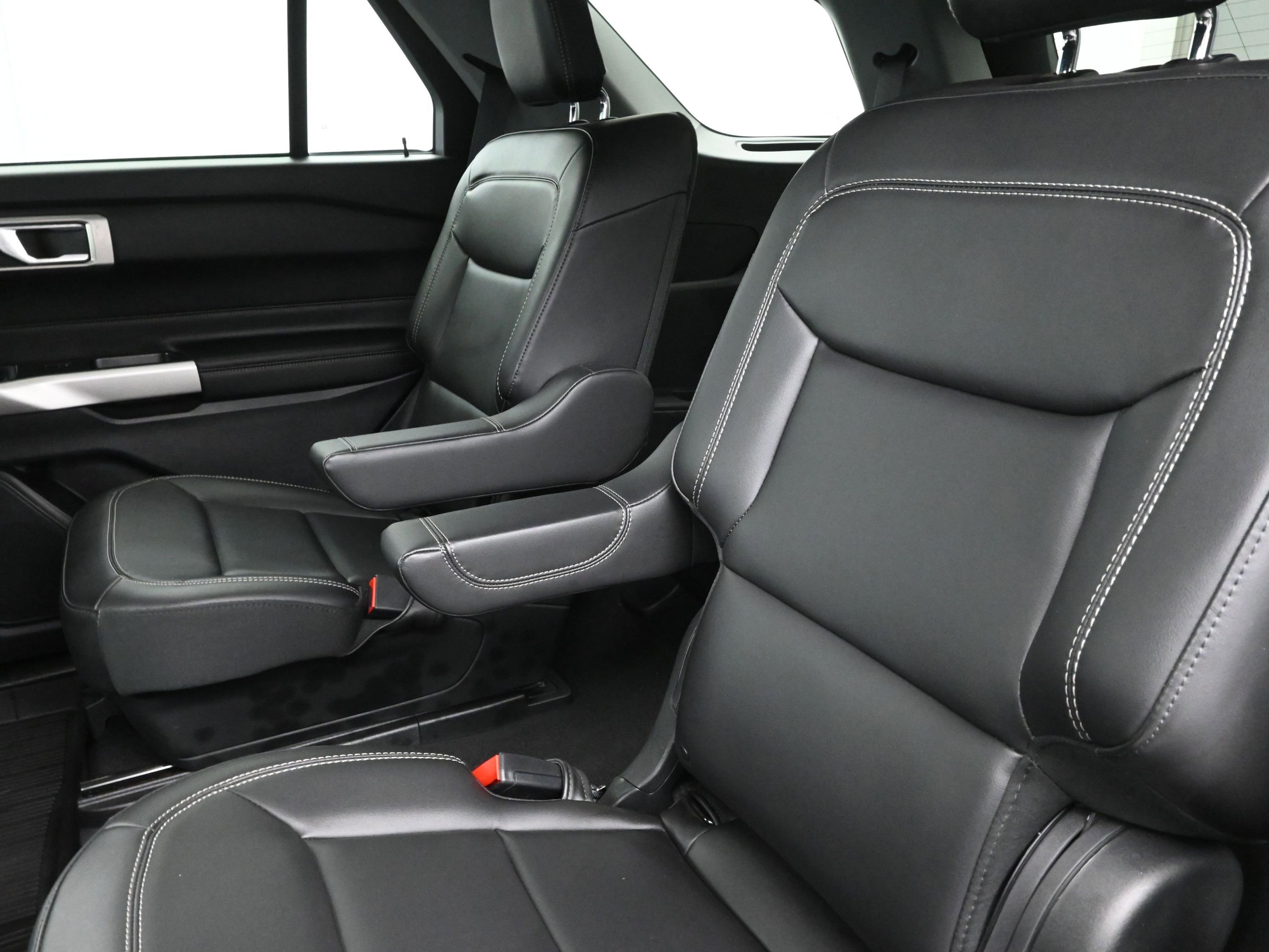 Used 2023 Ford Explorer XLT w/ Equipment Group 202A image 22