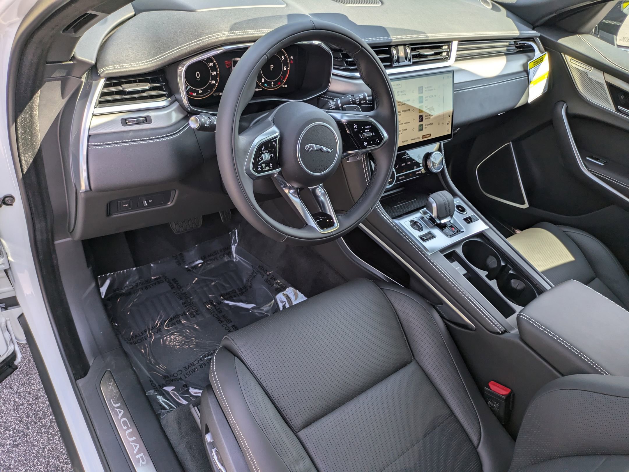 New 2026 Jaguar F-PACE R-Dynamic S image 9