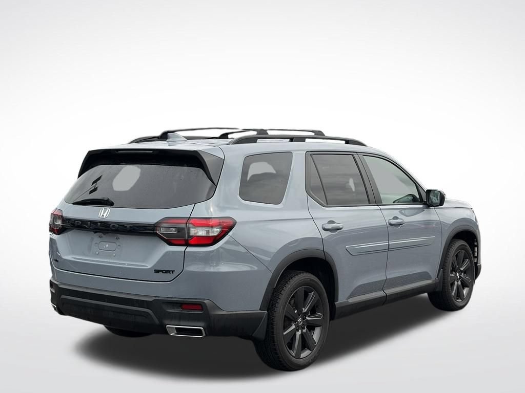 Used 2025 Honda Pilot Sport image 6
