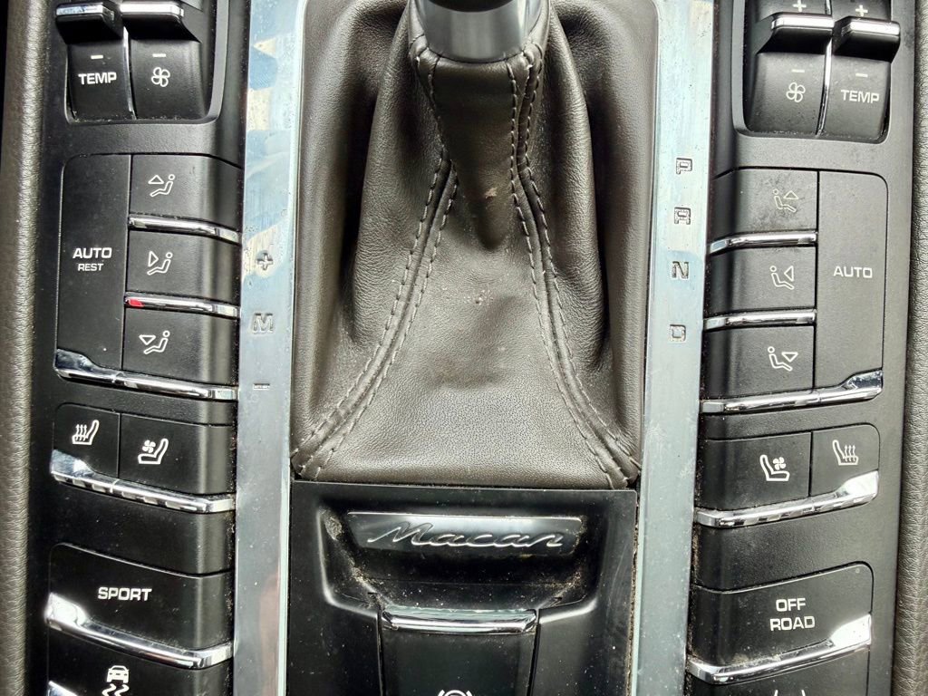 Used 2018 Porsche Macan image 36