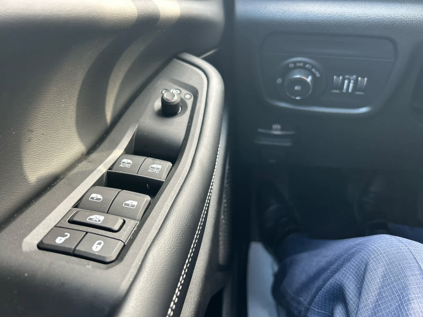 Used 2025 Jeep Grand Cherokee Limited w/ Trailer Tow Package image 24