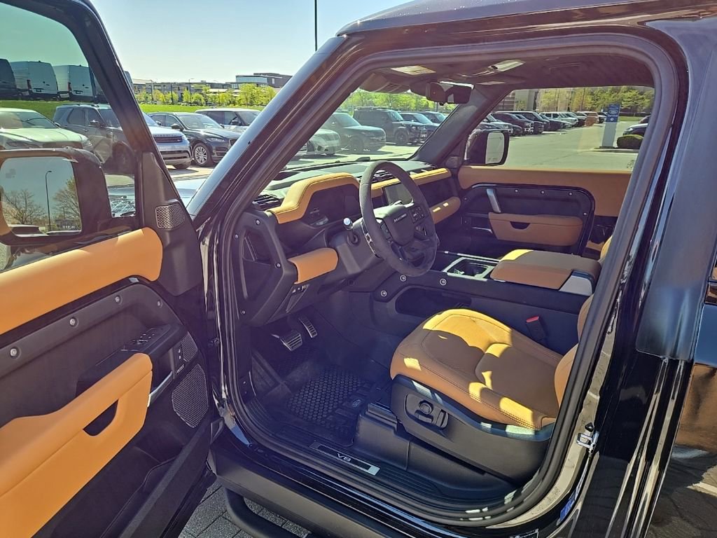 Certified 2024 Land Rover Defender 90 V8 AWD/4WD image 15