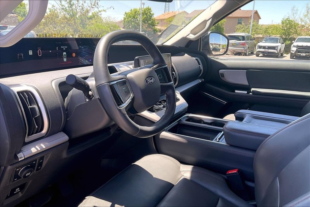 Used 2025 Ford Expedition Active AWD/4WD image 14