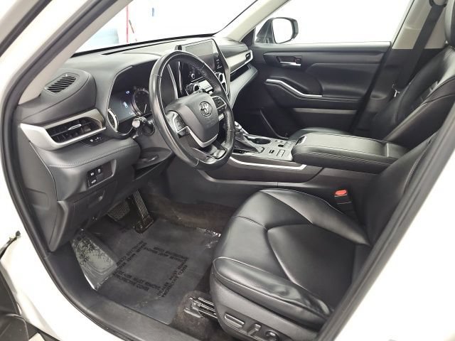 Used 2023 Toyota Highlander XLE AWD/4WD image 14