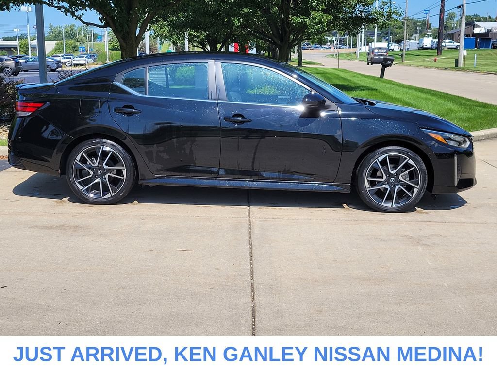 Certified 2025 Nissan Sentra SR FWD image 2