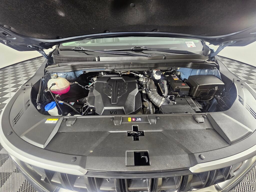 Used 2024 Kia Carnival EX image 9