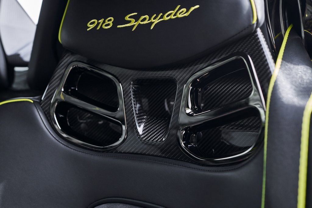 Used 2015 Porsche 918 Spyder image 61