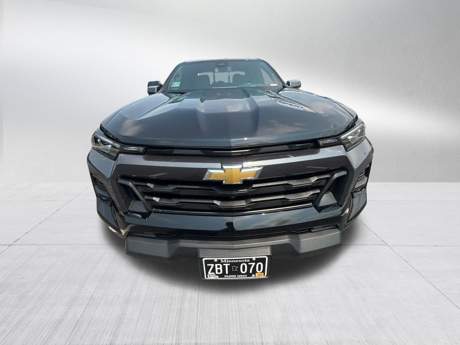 Used 2024 Chevrolet Colorado LT w/ LT Convenience Package III AWD/4WD image 2