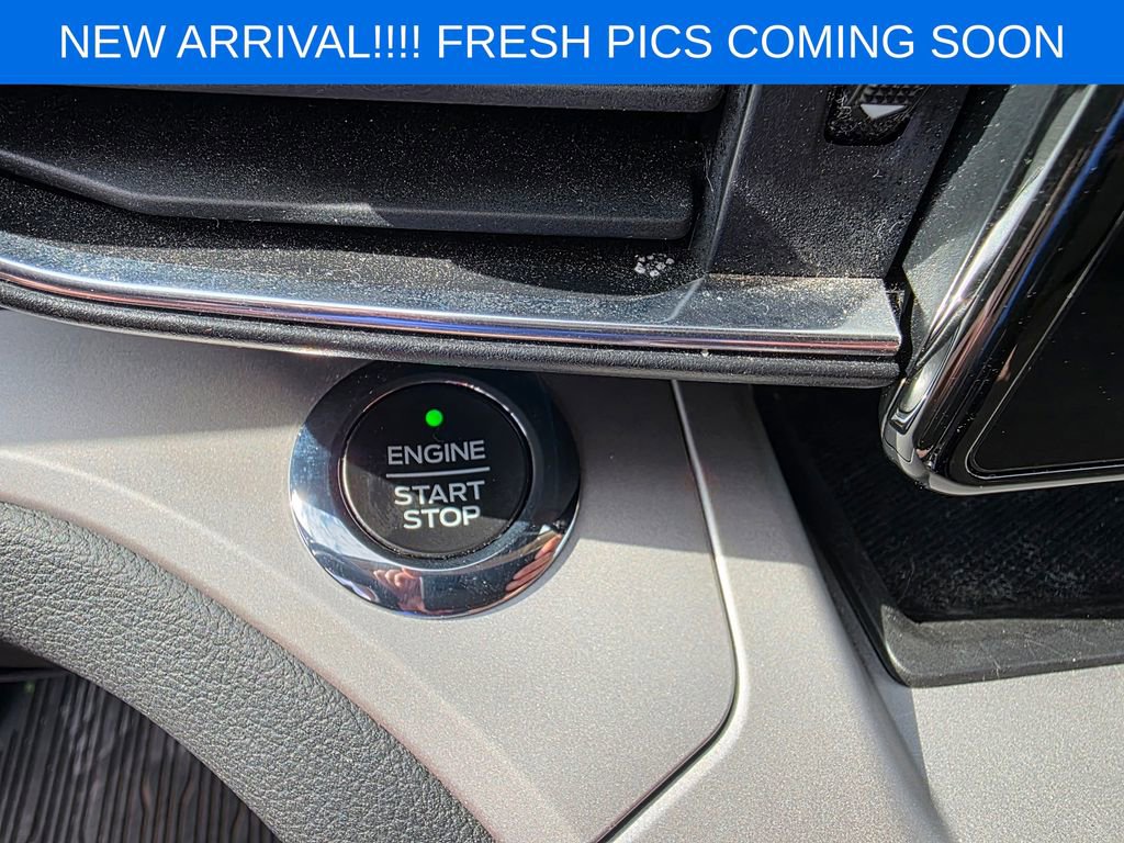 Used 2020 Ford Explorer XLT w/ Equipment Group 202A RWD image 11