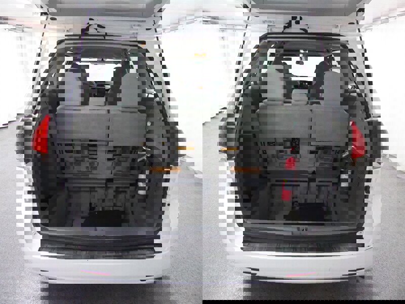 Used 2014 Toyota Sienna L image 25