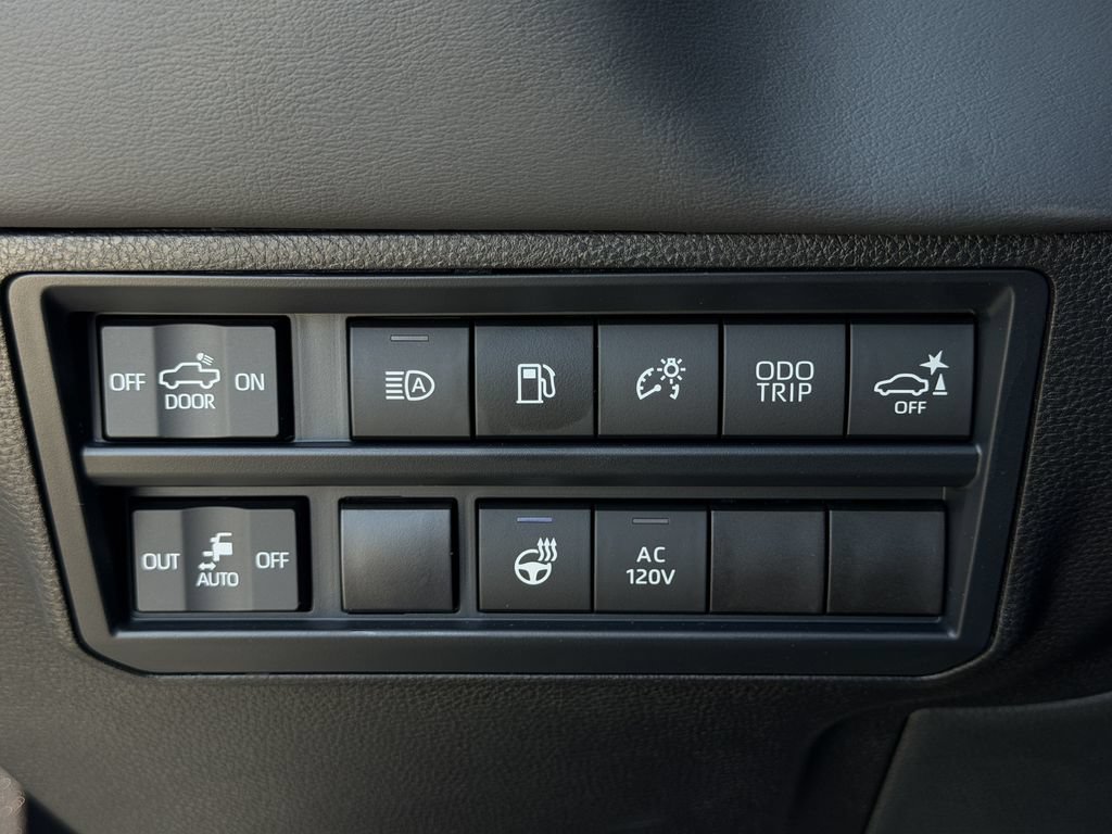Used 2025 Toyota Tundra Platinum AWD/4WD image 26