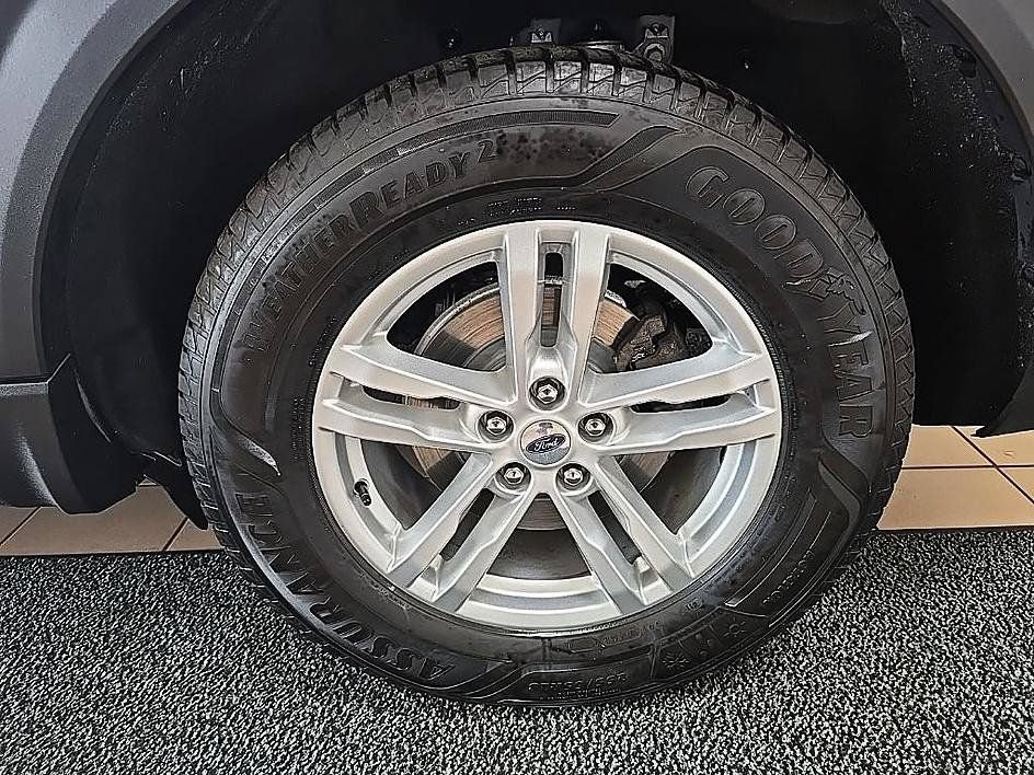 Used 2023 Ford Explorer XLT w/ Equipment Group 202A AWD/4WD image 42