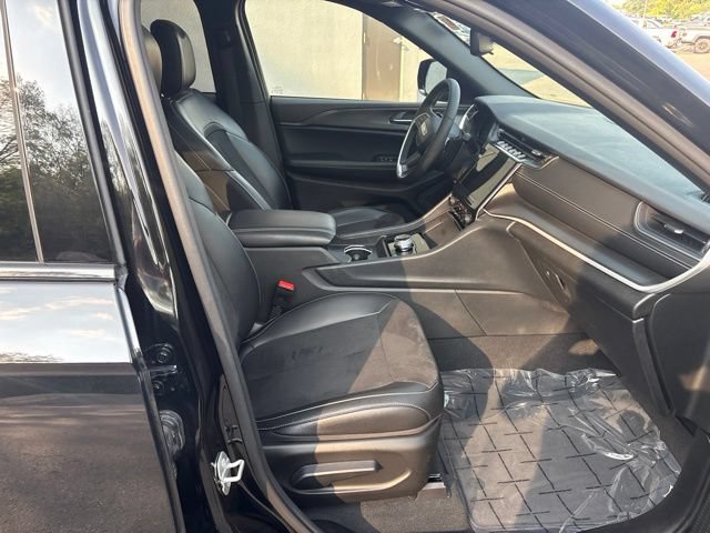Used 2023 Jeep Grand Cherokee Altitude AWD/4WD image 24
