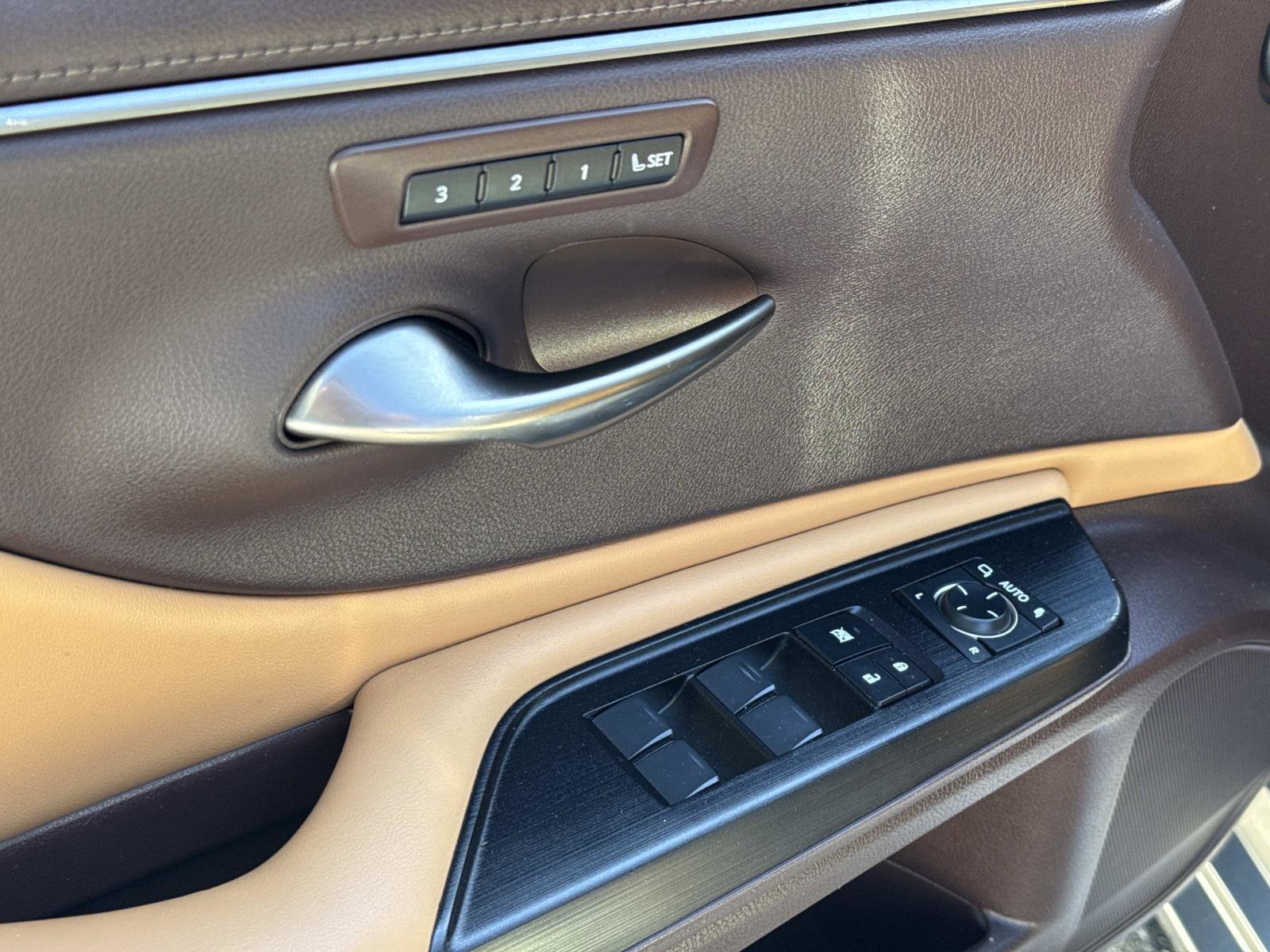 Certified 2020 Lexus ES 350 w/ Premium Package image 18