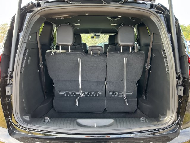 New 2027 Chrysler Pacifica Select FWD image 28