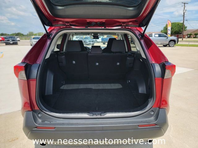 Used 2024 Toyota RAV4 LE AWD/4WD image 28
