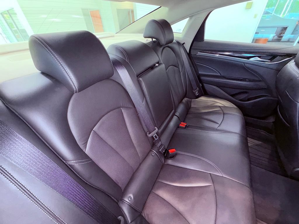 Used 2017 Buick LaCrosse Essence FWD image 11