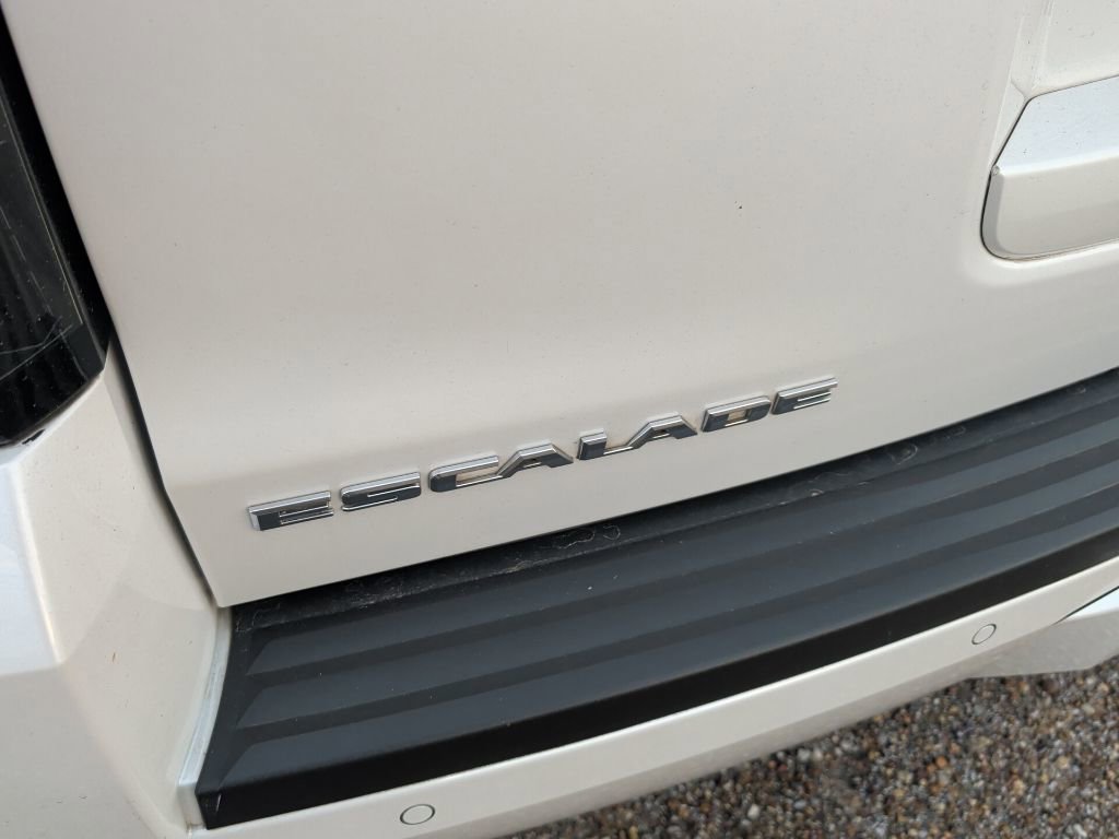 Used 2016 Cadillac Escalade Luxury image 10