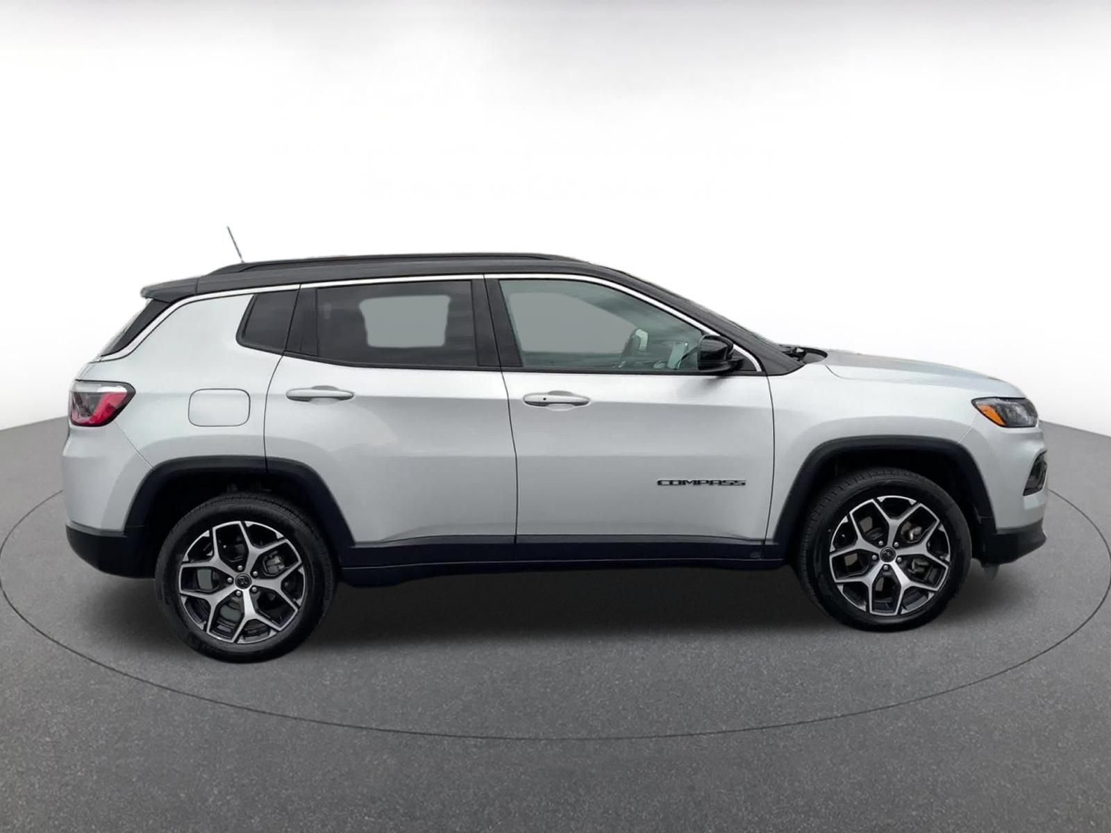 Used 2025 Jeep Compass Limited AWD/4WD image 16
