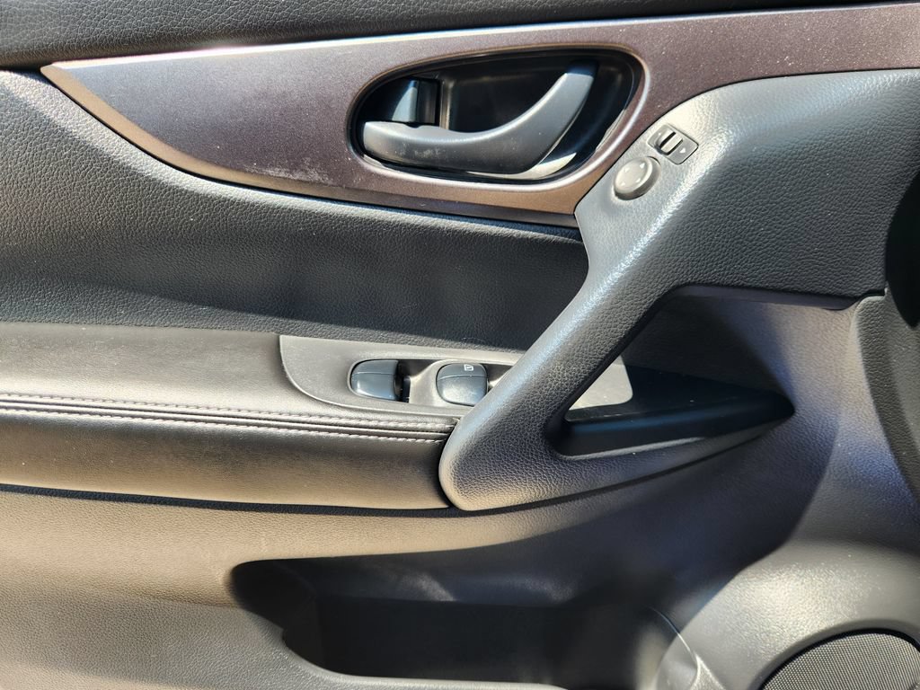 Used 2022 Nissan Rogue Sport S FWD image 22