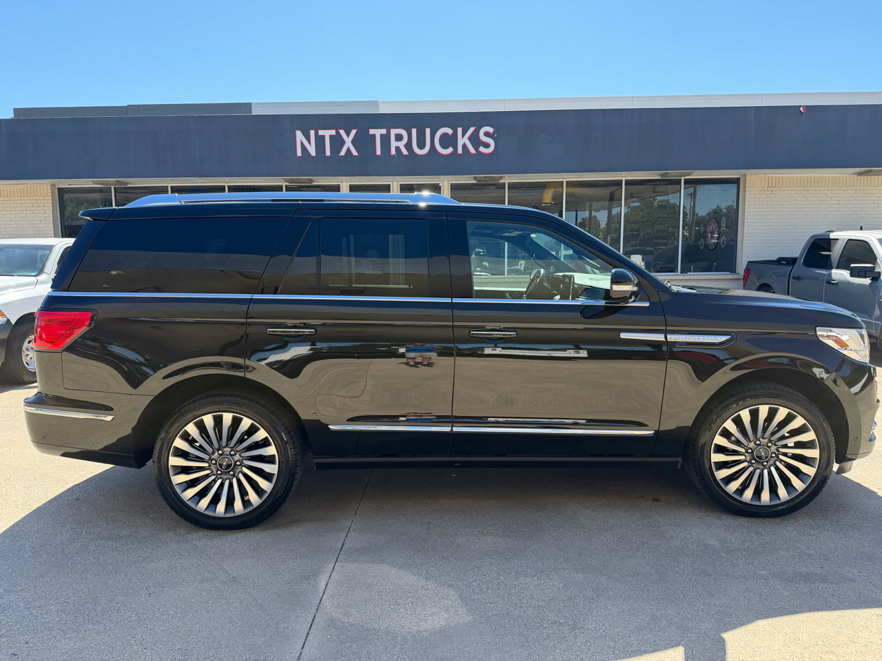 Used 2020 Lincoln Navigator Reserve w/ Luxury Package image 6