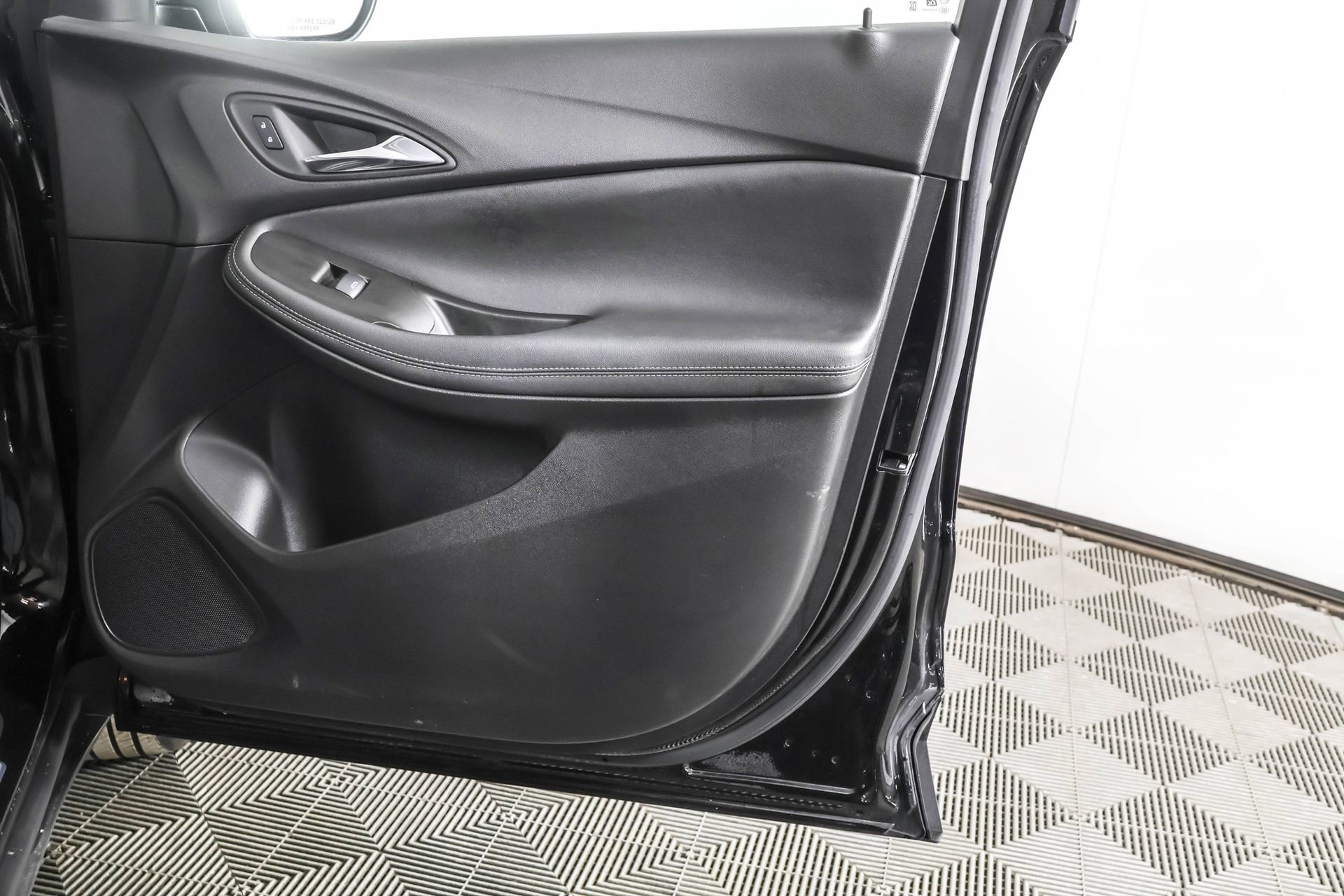 Used 2023 Buick Encore GX Select w/ Safety Package II AWD/4WD image 45