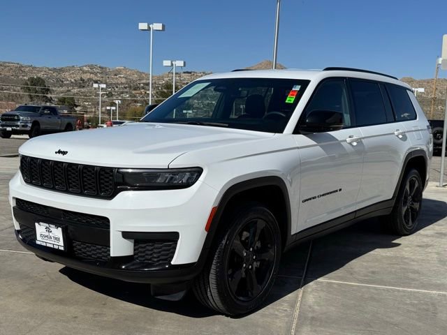 Used 2023 Jeep Grand Cherokee L Laredo image 4