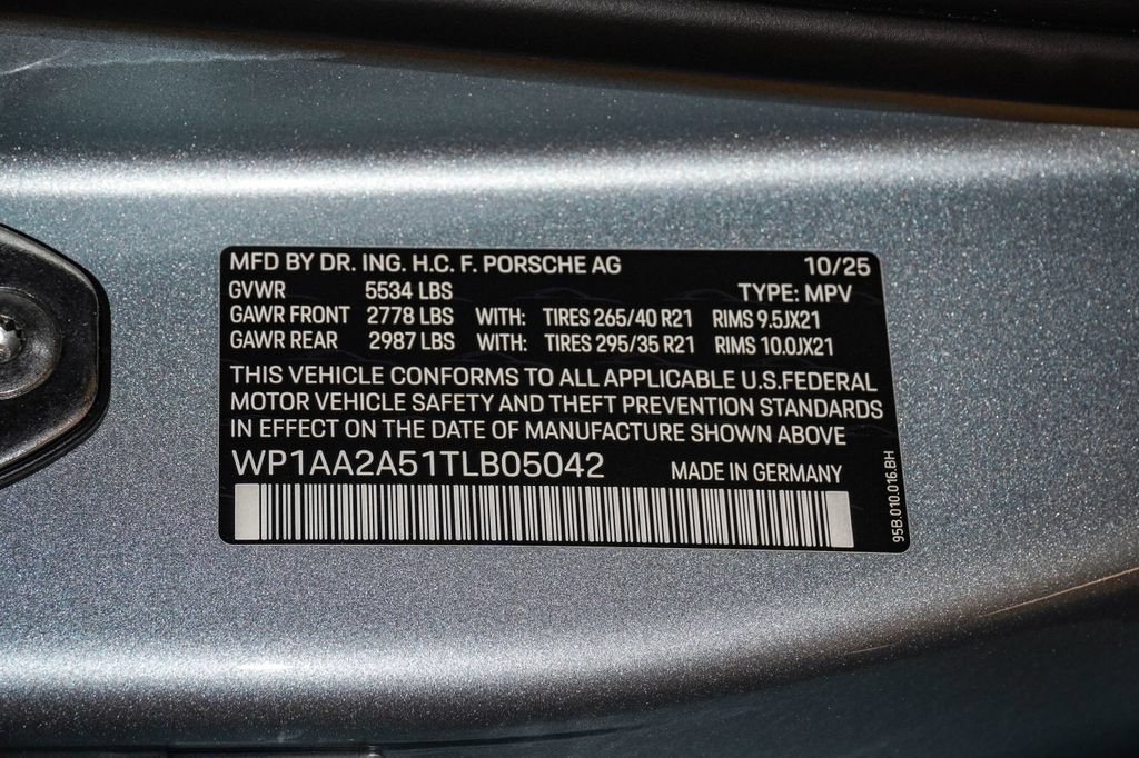 Certified 2026 Porsche Macan AWD/4WD image 30