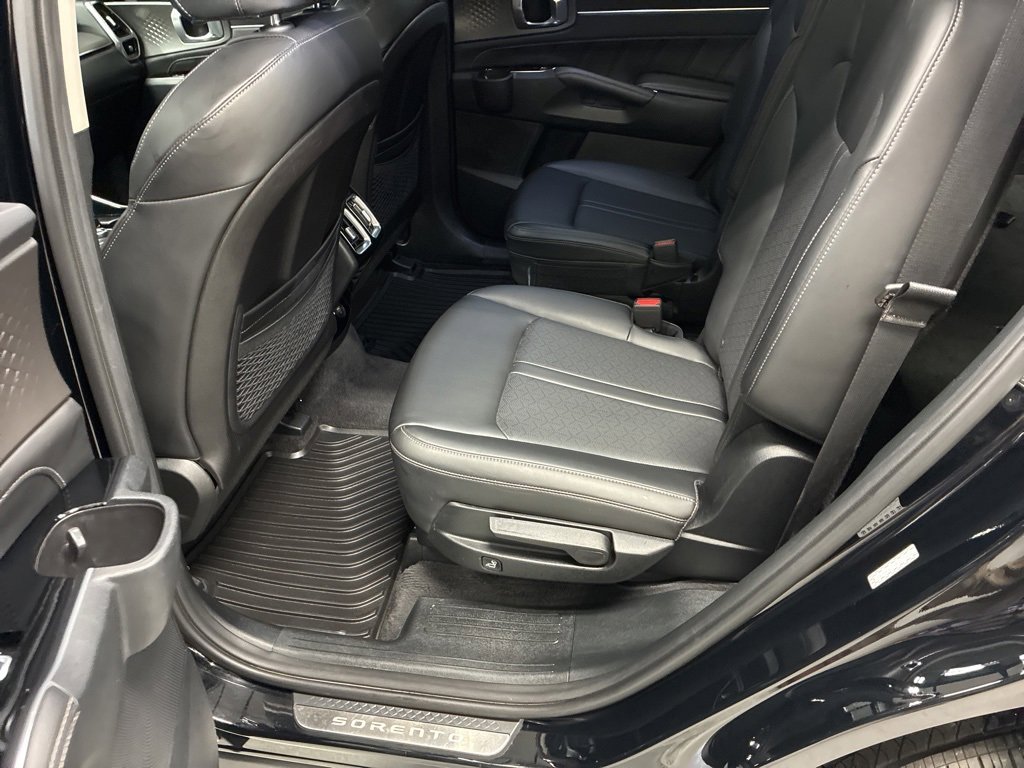 Used 2023 Kia Sorento SX image 29