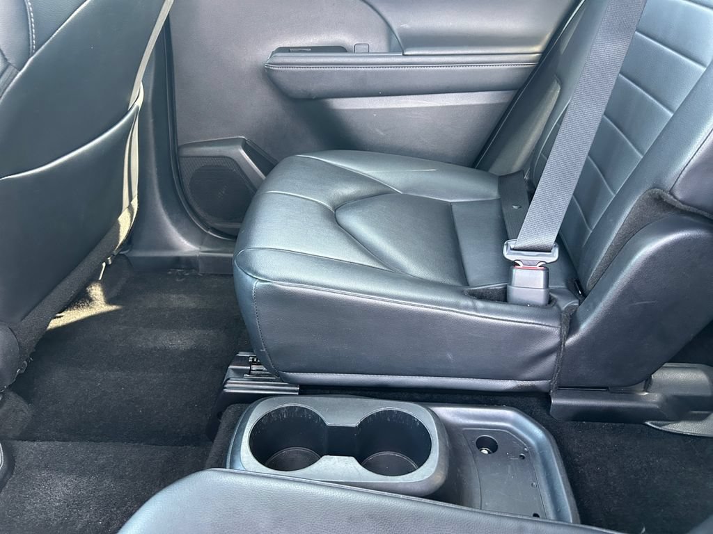 Used 2024 Toyota Highlander XLE AWD/4WD image 30