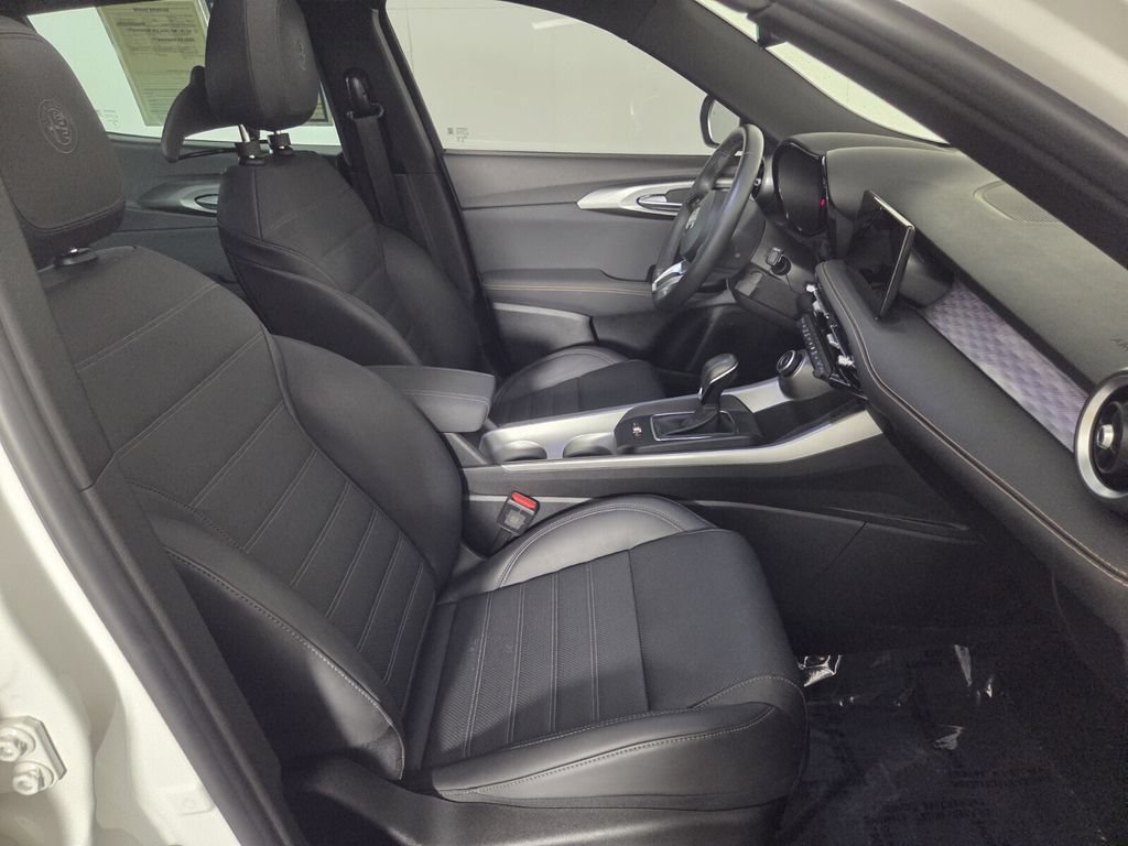 Used 2025 Alfa Romeo Tonale w/ Premium Package AWD/4WD image 32